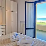Miramare Terrazza Sul Mare, Wi-fi E Relax Porto SantʼElpidio