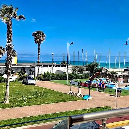 Miramare Terrazza Sul Mare, Wi-fi E Relax Porto SantʼElpidio