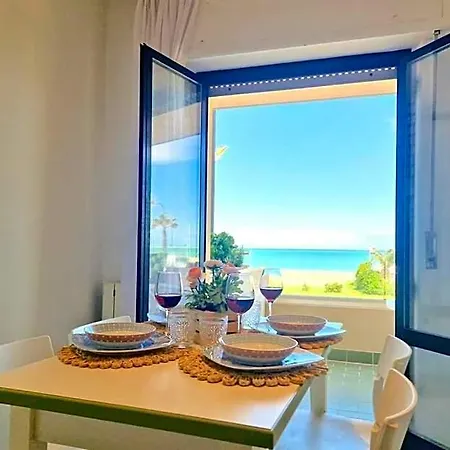 Miramare Terrazza Sul Mare, Wi-fi E Relax Apartmán Porto SantʼElpidio
